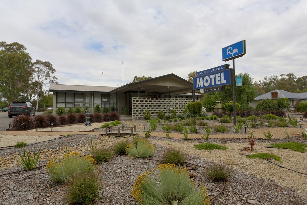 Castle Creek Motor Motel 4*