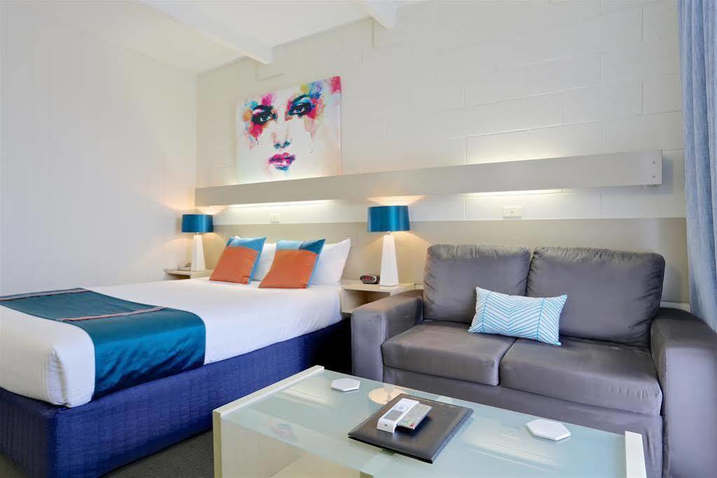 Castle Creek Motor Motel 4*